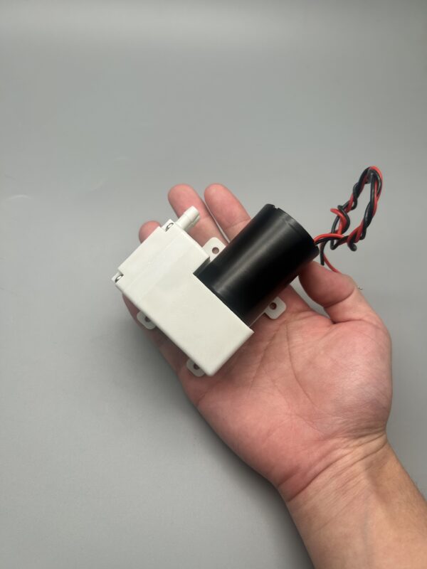 JSGDCPUMP JSG-04 brushless pump held in a hand